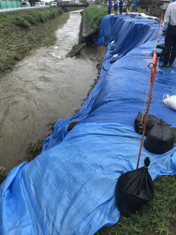 松阪市　堀坂川堤防　大雨　復旧作業４