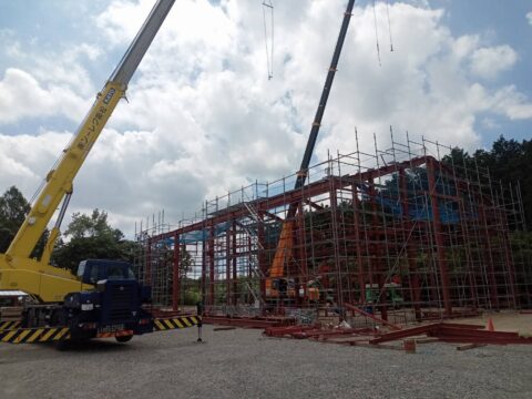 いなべ　鉄骨建て方　作業中４