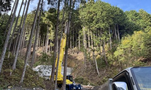 治山ダムの整備 クレーン作業1